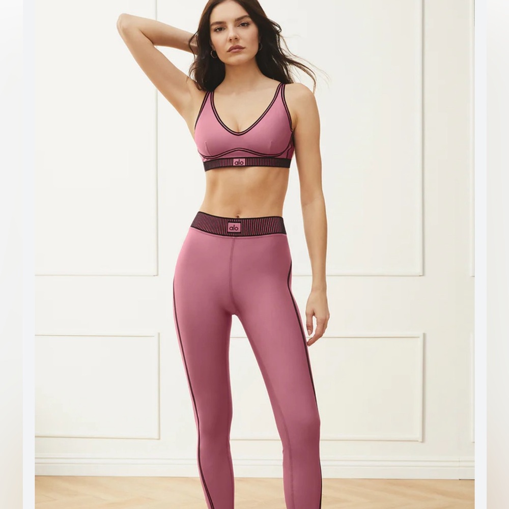 Alo yoga - soft mulberry - line up set